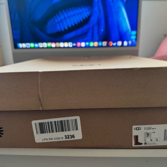 Classic Tall Uggs - Picture 11 of 11